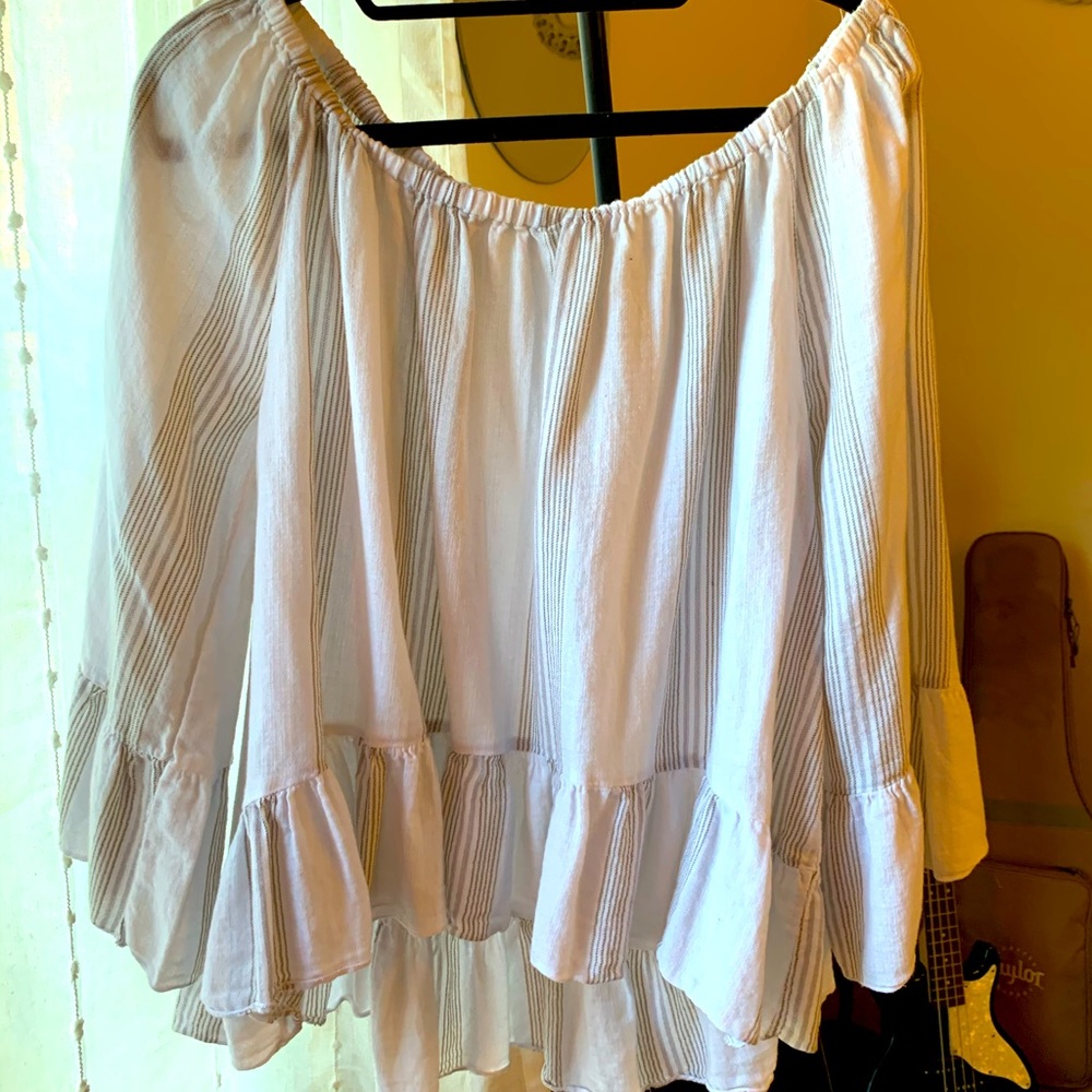 Off the Shoulder bell sleeve top